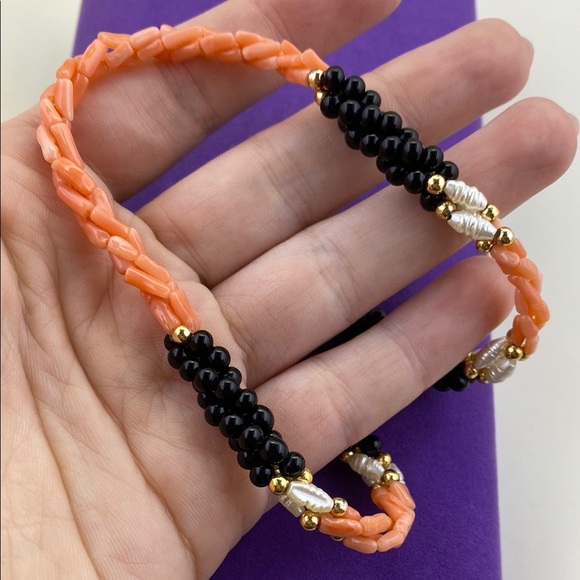 💛 Vintage Coral, Onyx and Rice Pearl Gold Beaded Necklace - Picture 3 of 4